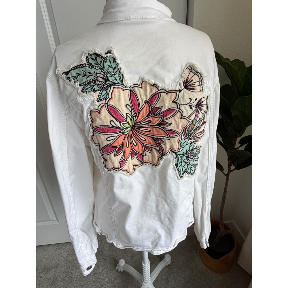 Chico's White Denim Jacket Floral Embroidered Applique Back Size 2